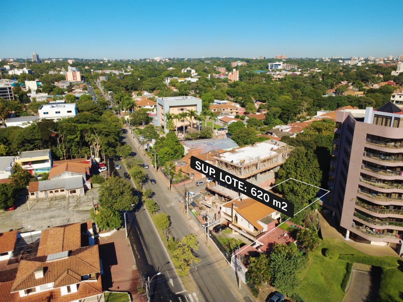 Terreno sobre Av. Santísimo Sacramento 4